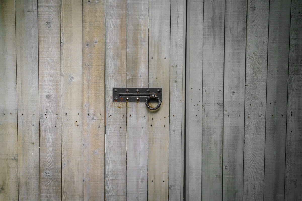 Probleme frecvente care fac ca porțile să nu se închidă corect